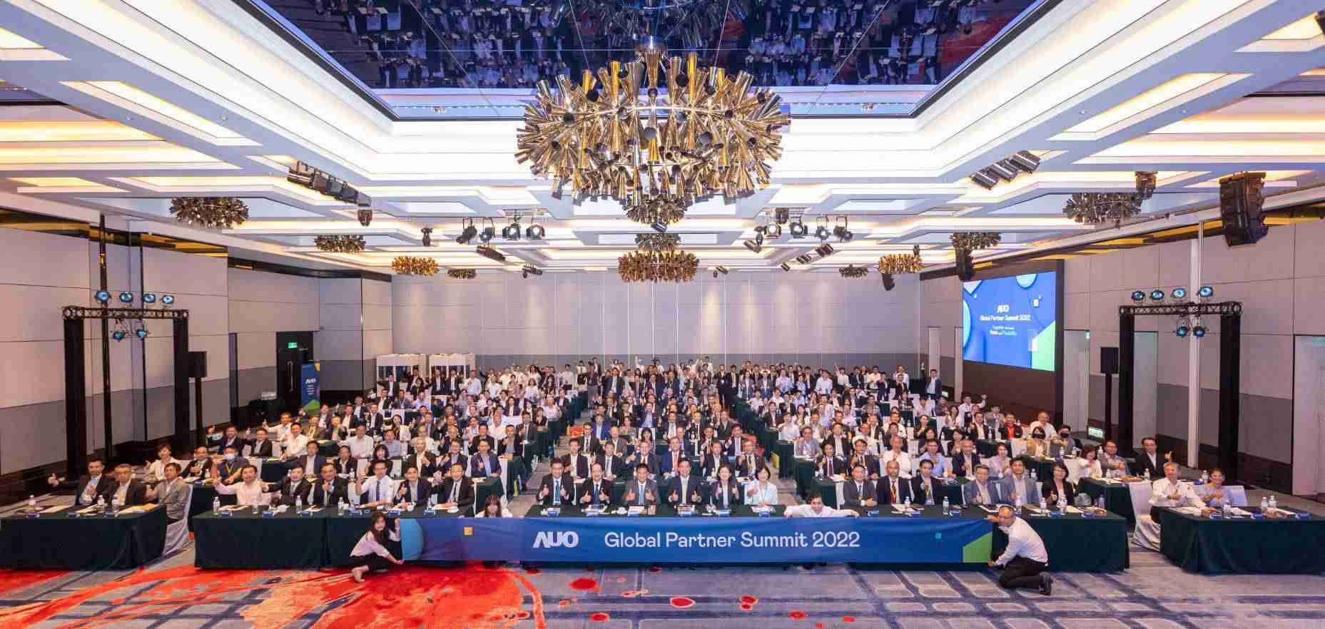 友達推動「安心、、、創新、、、、用心、、、同心、、盡心」五星職旅，，，為菲籍員工打造全方位照護，，，，首度贏得「人權實踐與發展領袖獎」殊榮